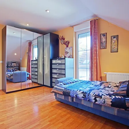 Habitación en casa particular Private Near Exhibition Center *