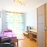 Habitación en casa particular Private Near Exhibition Center *